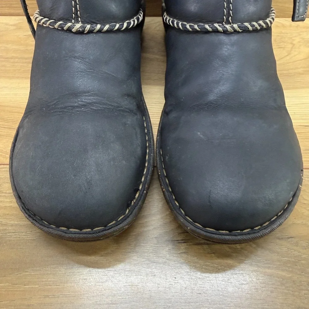 UGG Cove Ankle Boots 9 Black Leather Shearling Fur Lined Cozy Sherpa Cabin Core